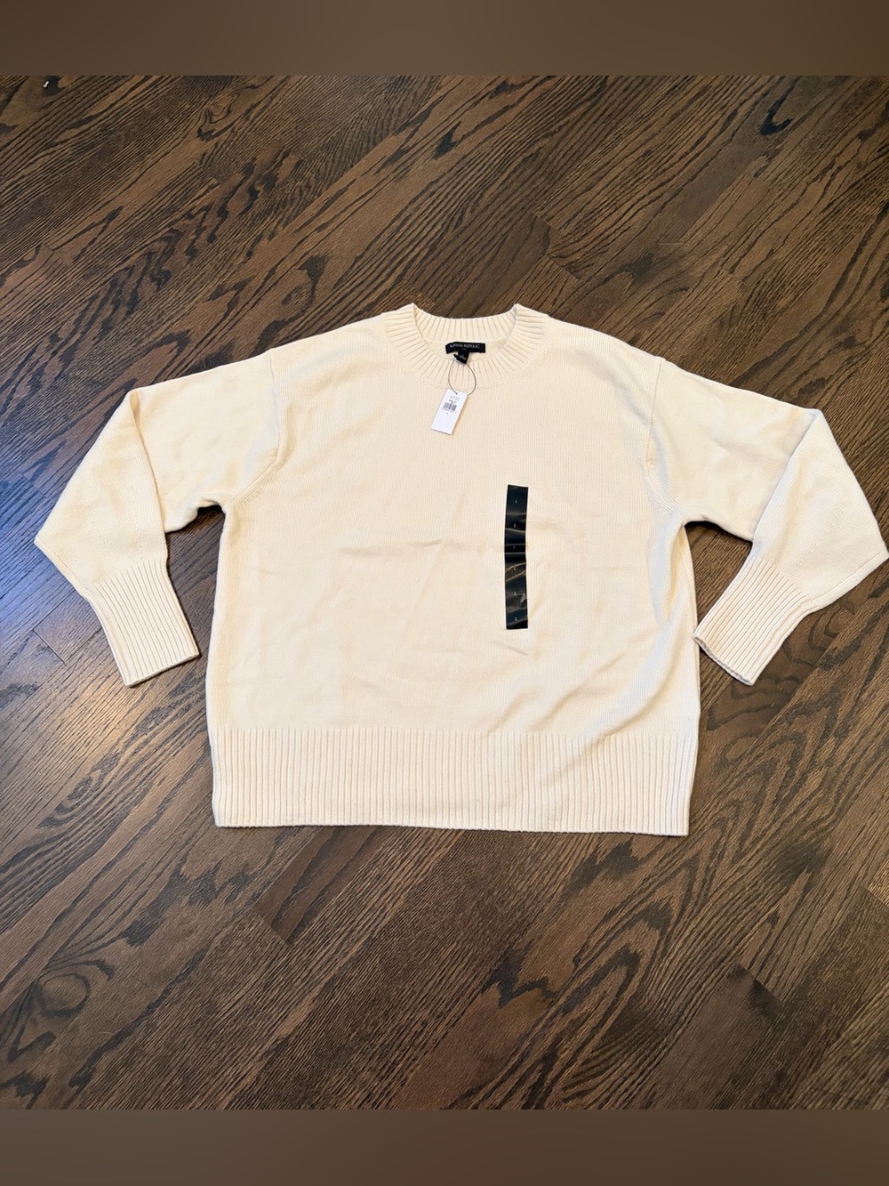 Banana Republic Women's Classic Crewneck Sweater Cream NWT size Large cozy soft